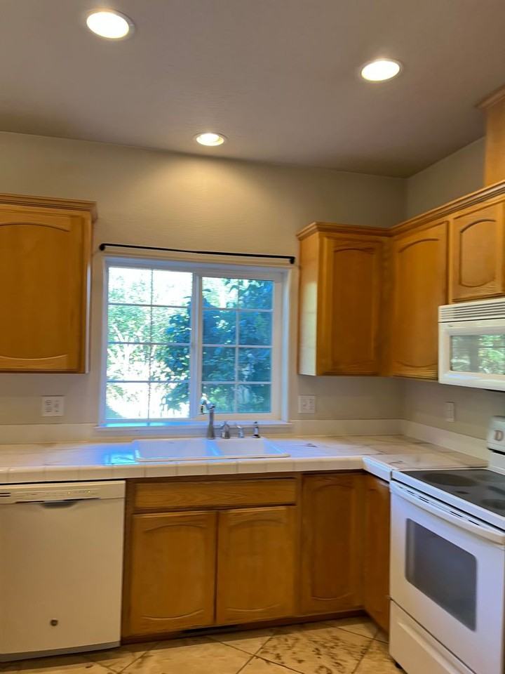 2272 33rd St - Photo 7 of 25