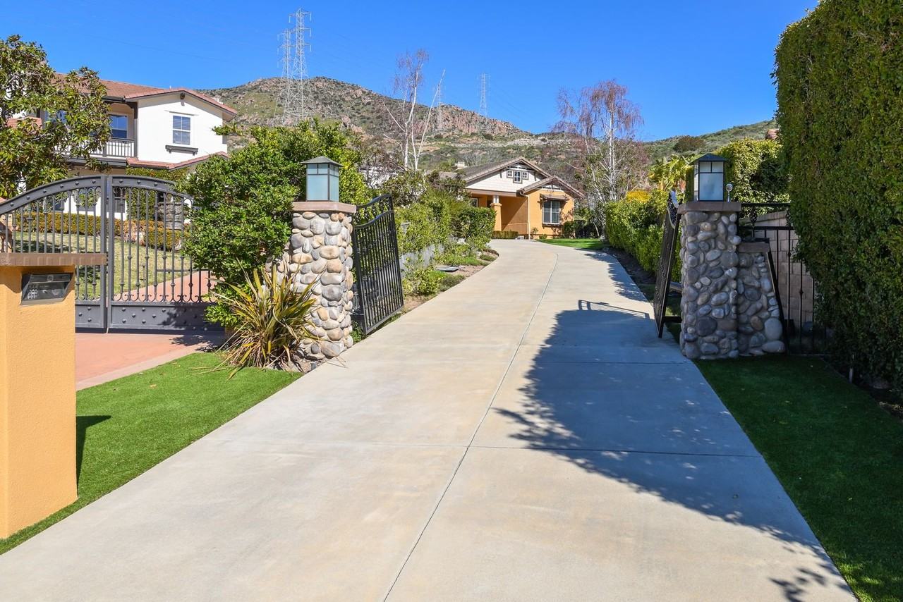 5365 Via Pisa - Photo 3 of 41