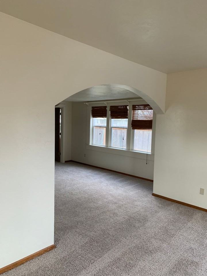 2830 Se Glenn St - Photo 4 of 21