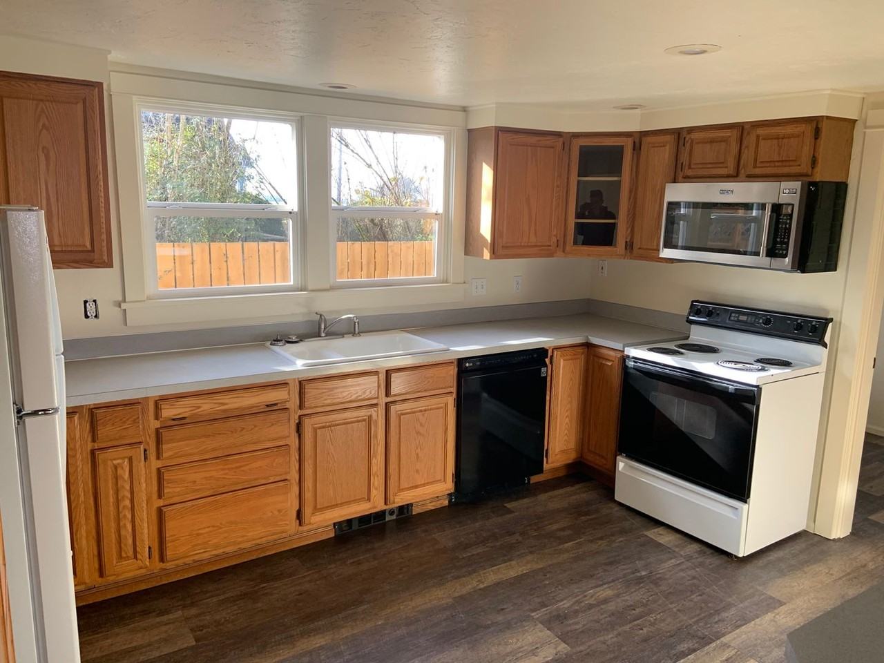 2830 Se Glenn St - Photo 5 of 21