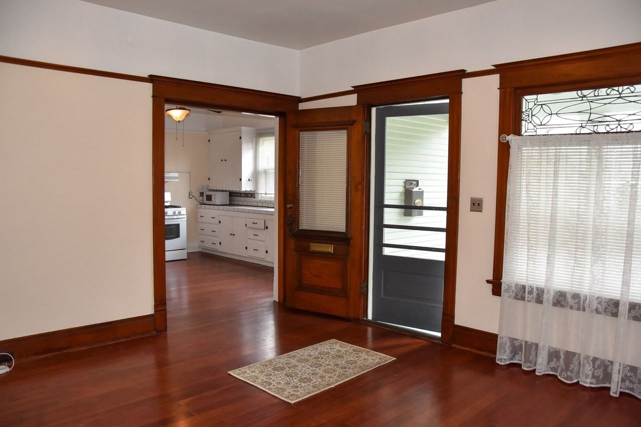 236 E Washington Ave - Photo 4 of 20