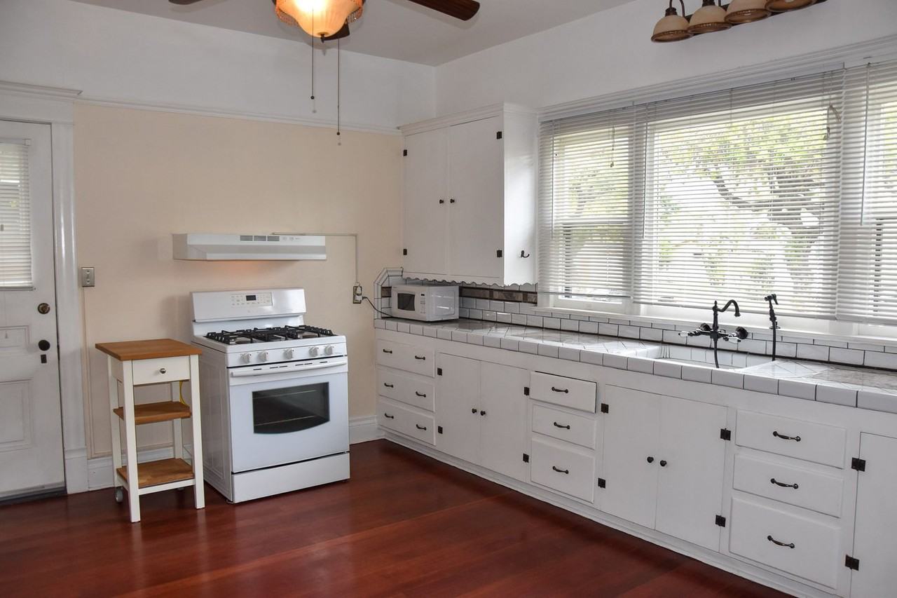 236 E Washington Ave - Photo 6 of 20