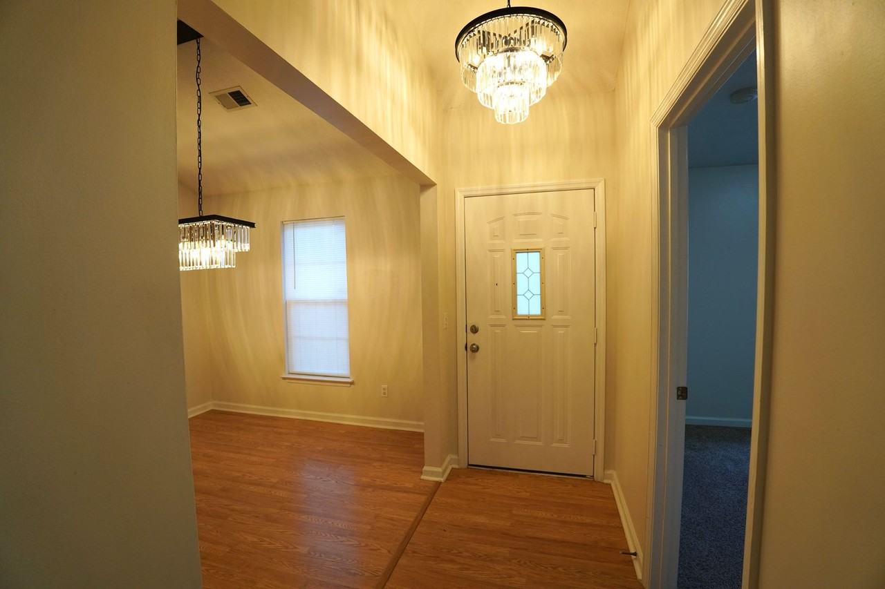 131 Lake Chateau Dr - Photo 3 of 30