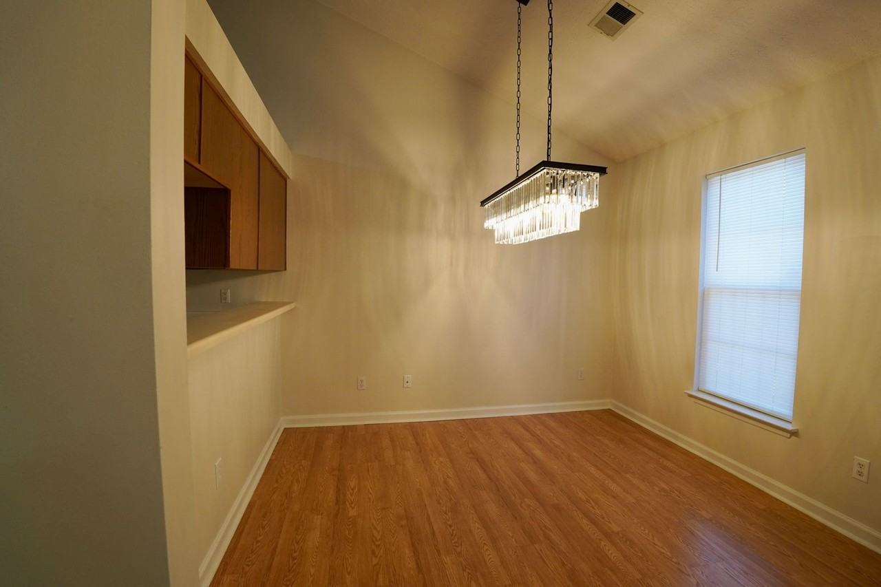 131 Lake Chateau Dr - Photo 5 of 30