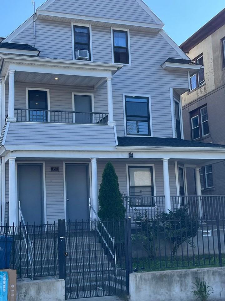 180 Willow St 2nd Fl - Photo 2 of 15