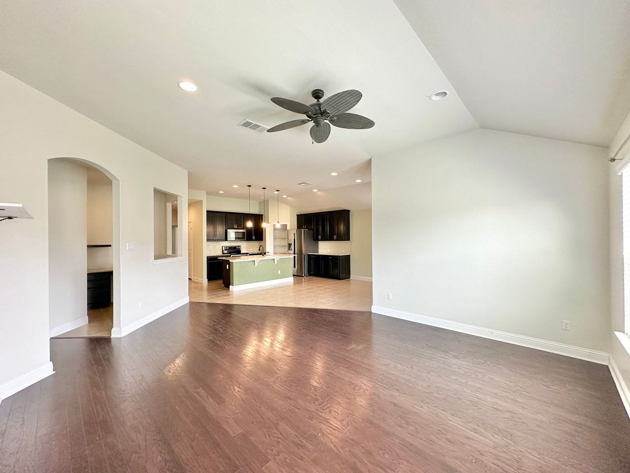 830 Old World Dr - Photo 2 of 32