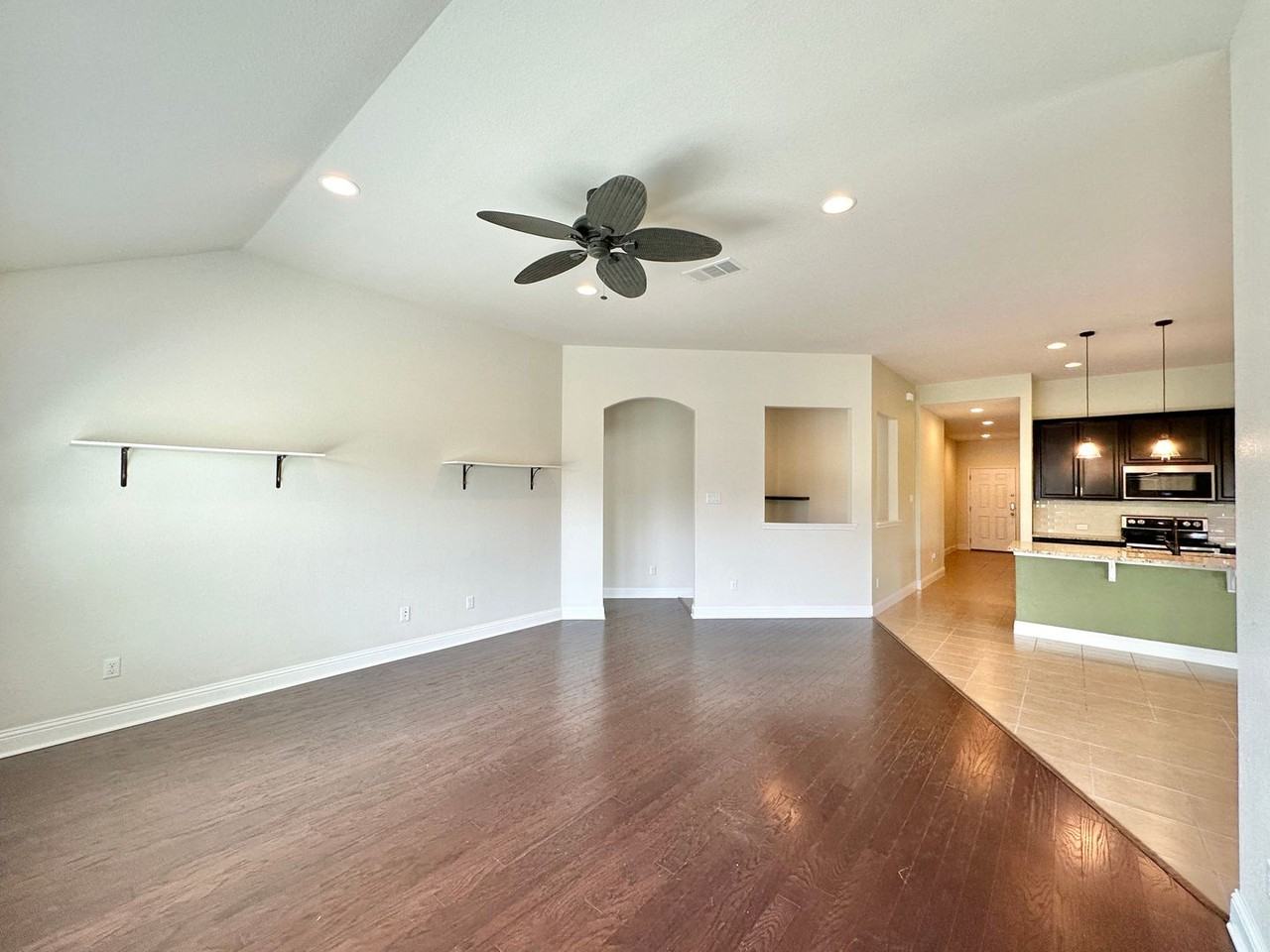 830 Old World Dr - Photo 3 of 32