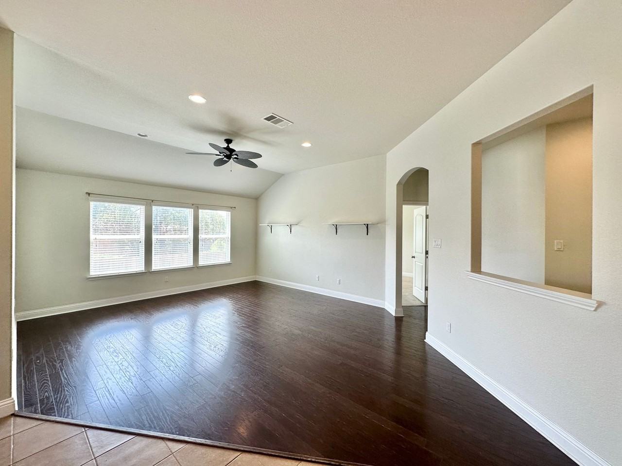 830 Old World Dr - Photo 4 of 32