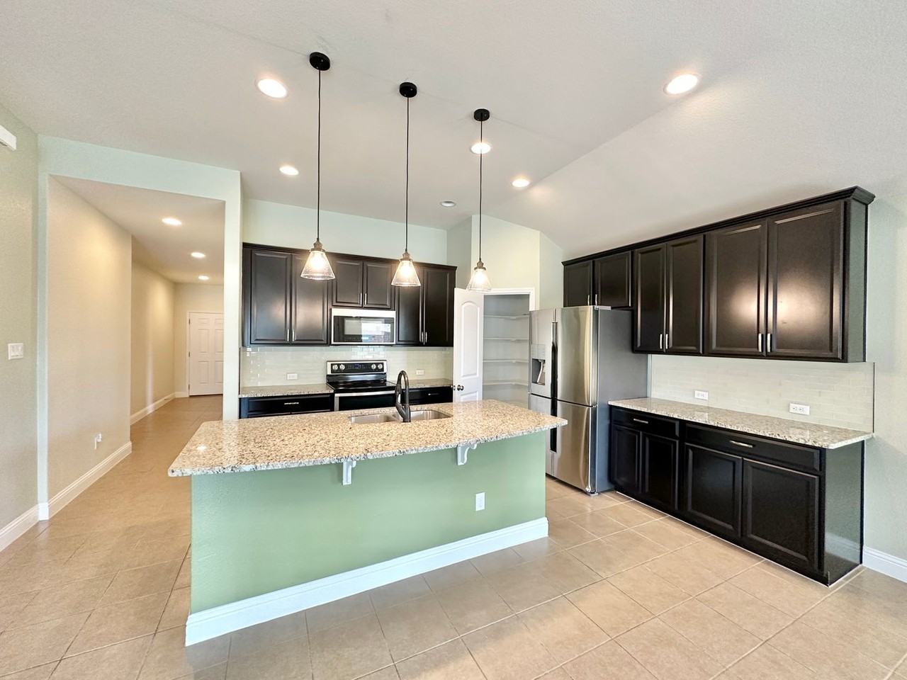 830 Old World Dr - Photo 5 of 32