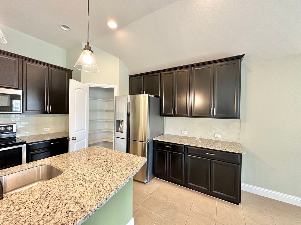 830 Old World Dr - Photo 6 of 32