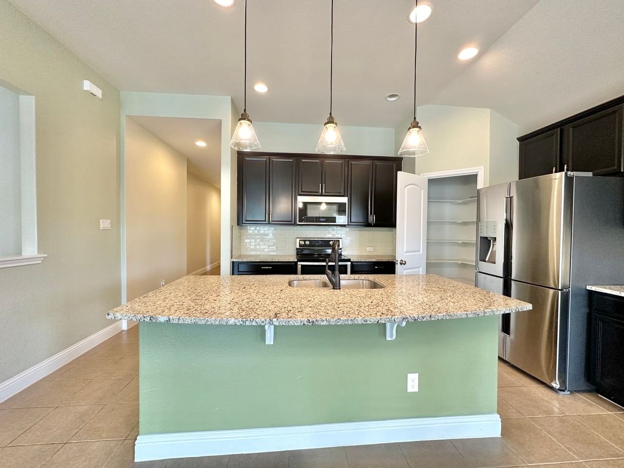 830 Old World Dr - Photo 7 of 32