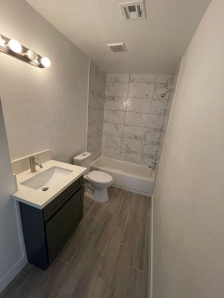 5749 Sea Breeze Ave - Photo 3 of 9
