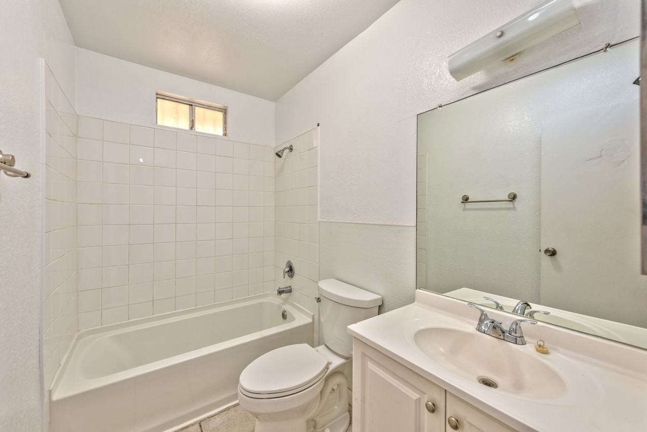 3912 Torsby Pl - Photo 4 of 14