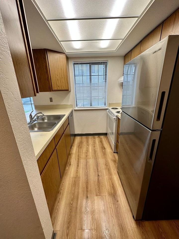 1730 Texas St #1 - Photo 6 of 13