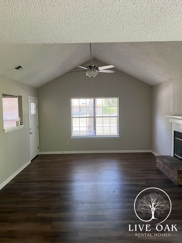 708 Timber Ridge Trl - Photo 3 of 9