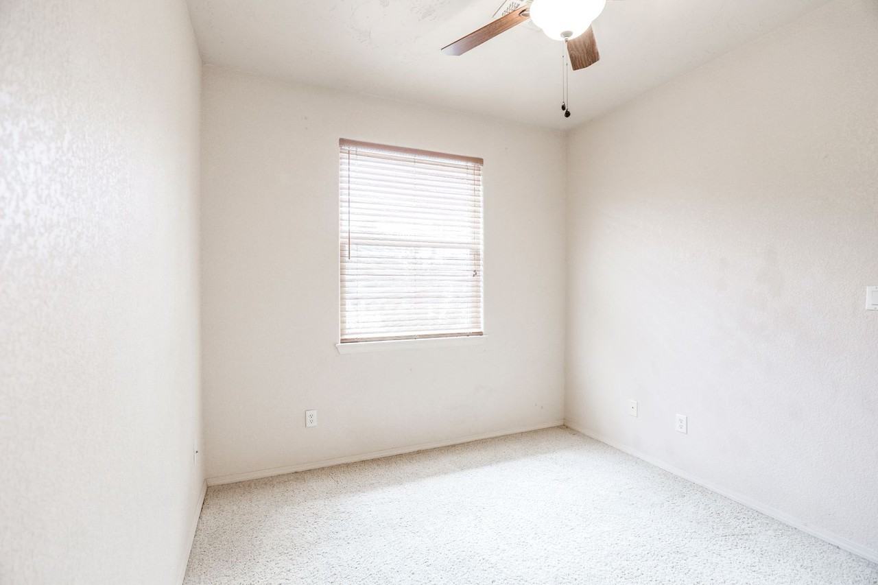 219 Ascot Parade - Photo 2 of 22