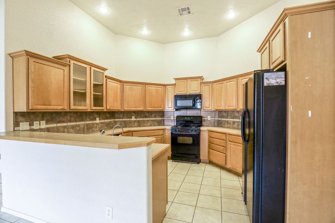 219 Ascot Parade - Photo 4 of 22