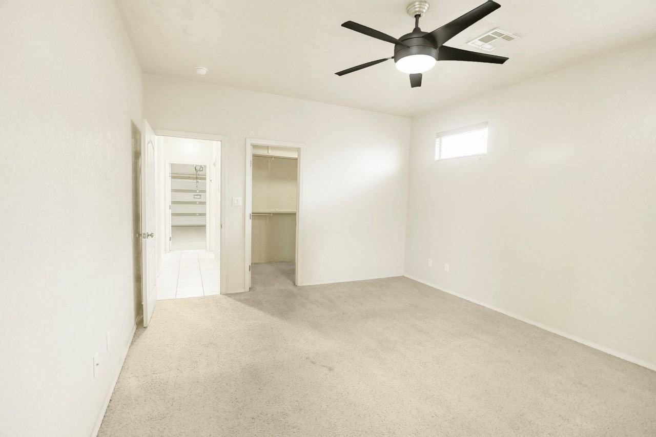 219 Ascot Parade - Photo 5 of 22