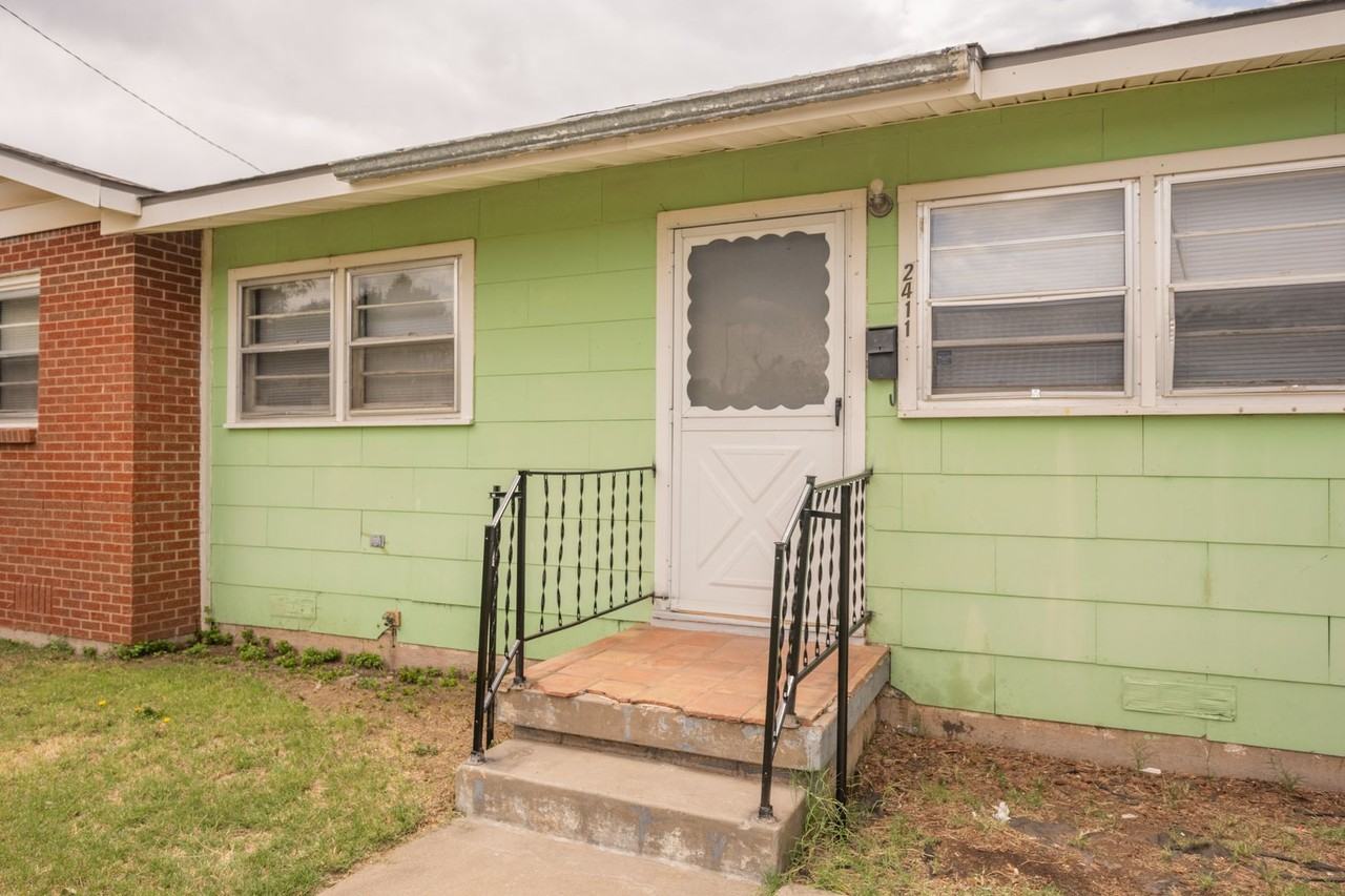 2411 N Vernon St - Photo 4 of 19