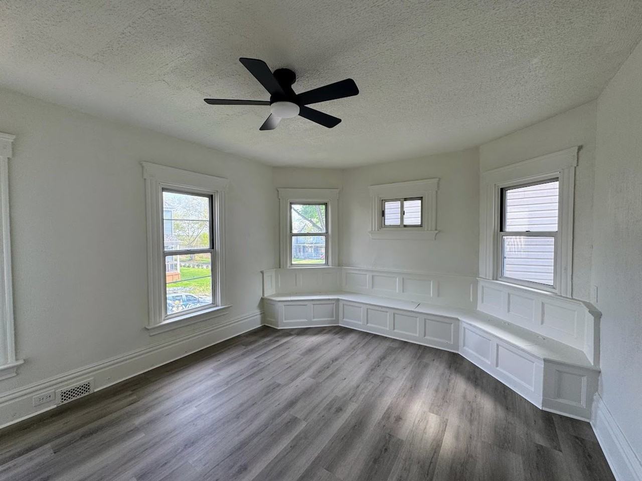 111 Harrison Ave - Photo 2 of 10