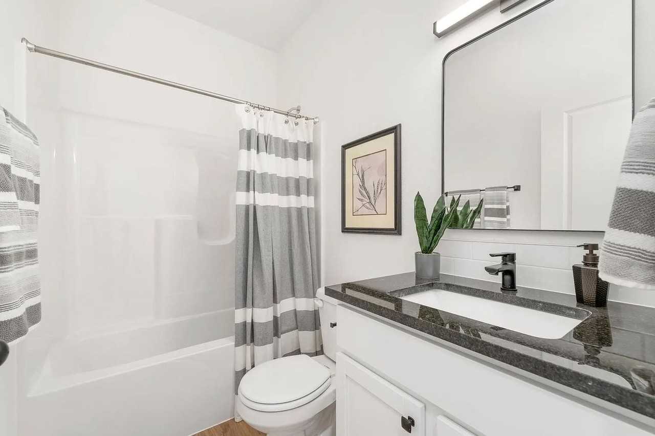2263 S Spring Hill Ct - Photo 2 of 15