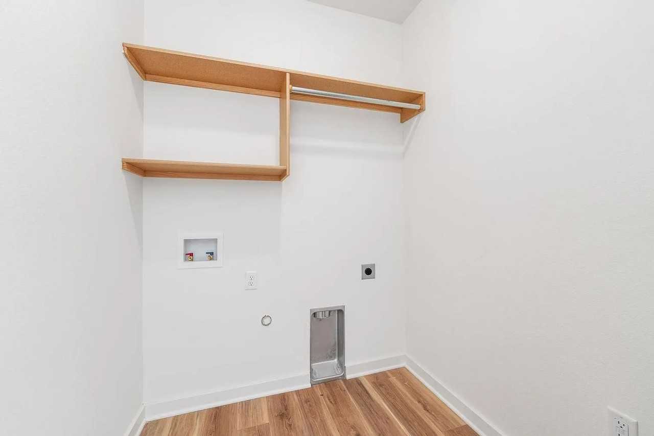 2263 S Spring Hill Ct - Photo 5 of 15