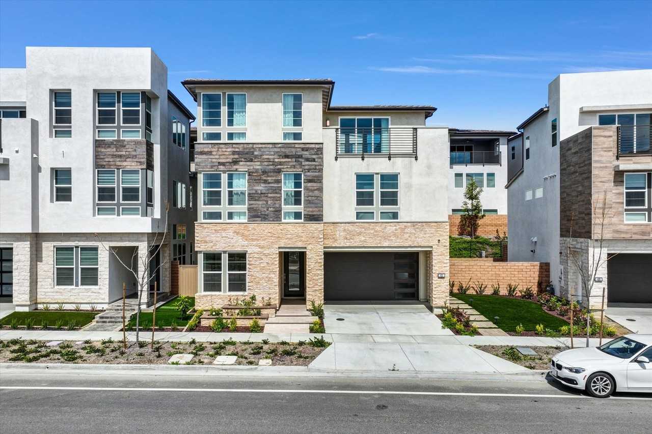 418 Sycamore St - Photo 3 of 50