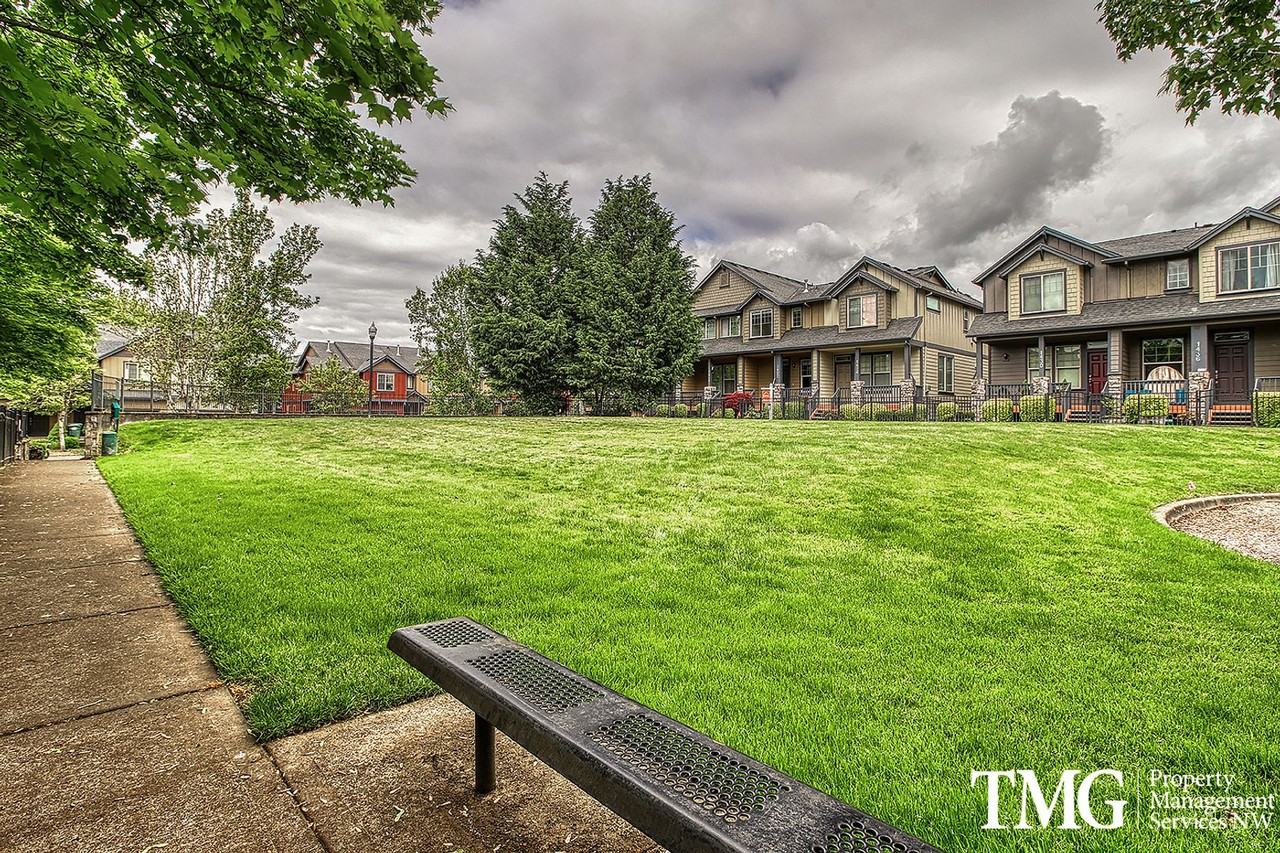 1491 Ne Lockheart Ln - Photo 3 of 6