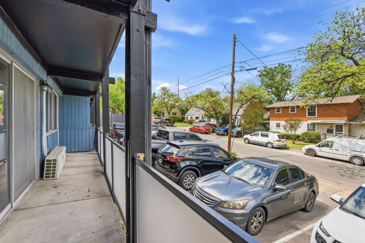 Blackstone - Photo 2 of 32
