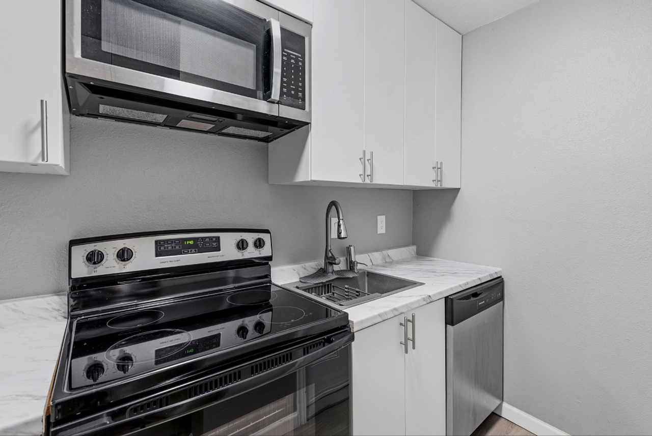 Blackstone - Photo 5 of 32