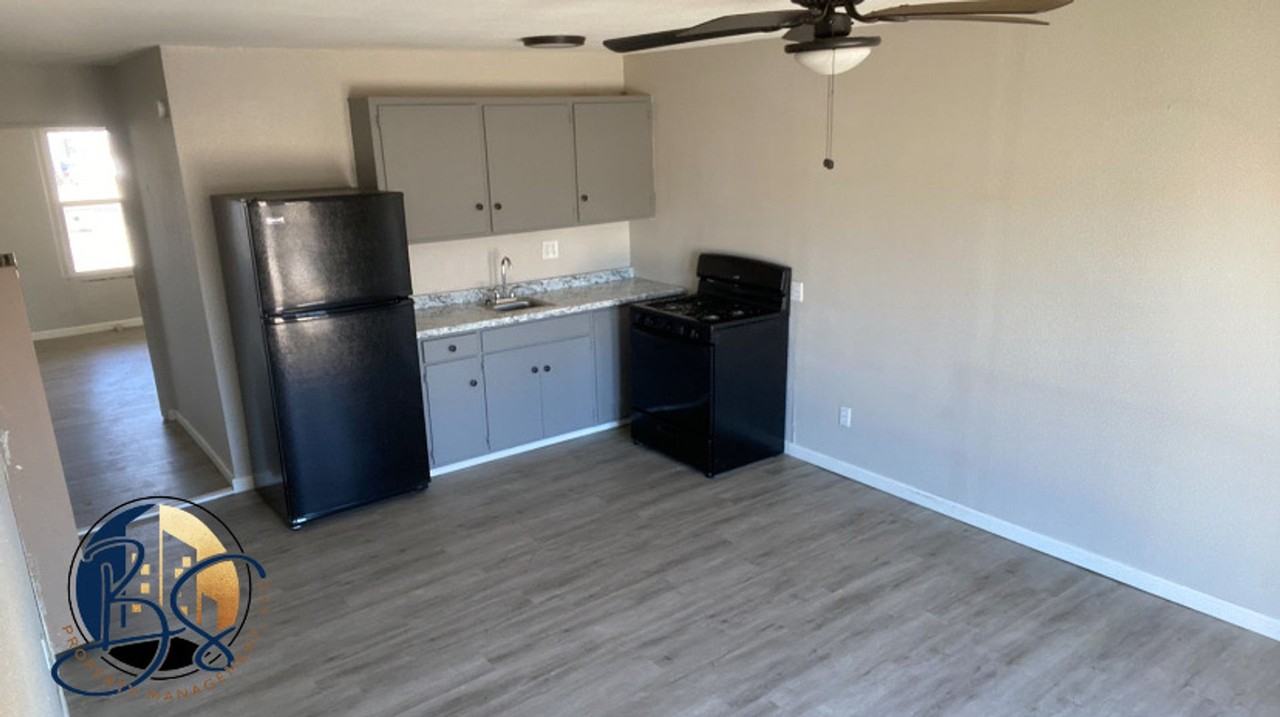 1104 W Broadway - Photo 3 of 7