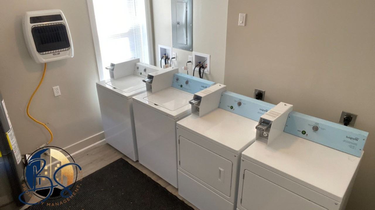 1104 W Broadway - Photo 6 of 7