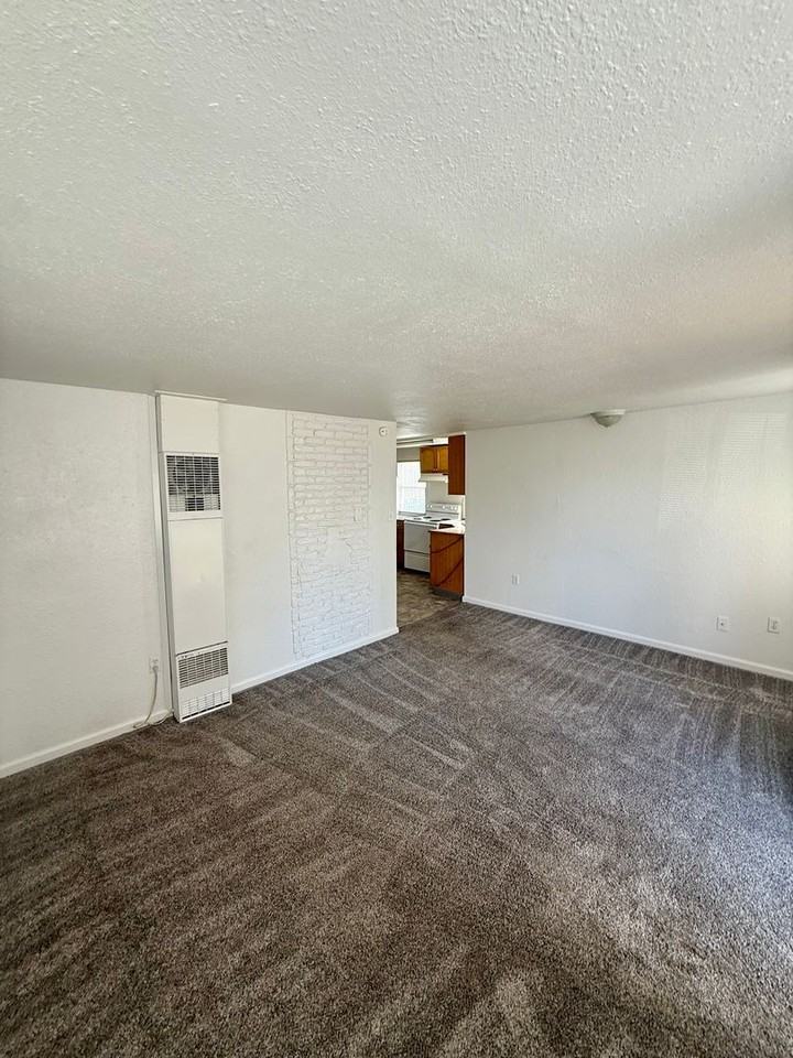 1715 Menlo Way - Photo 3 of 12