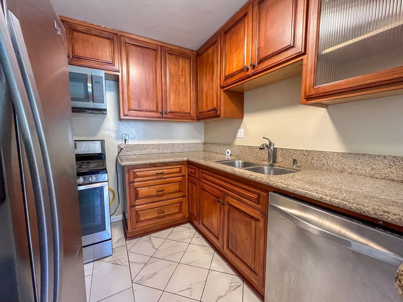 4601 Coliseum St - Photo 4 of 24