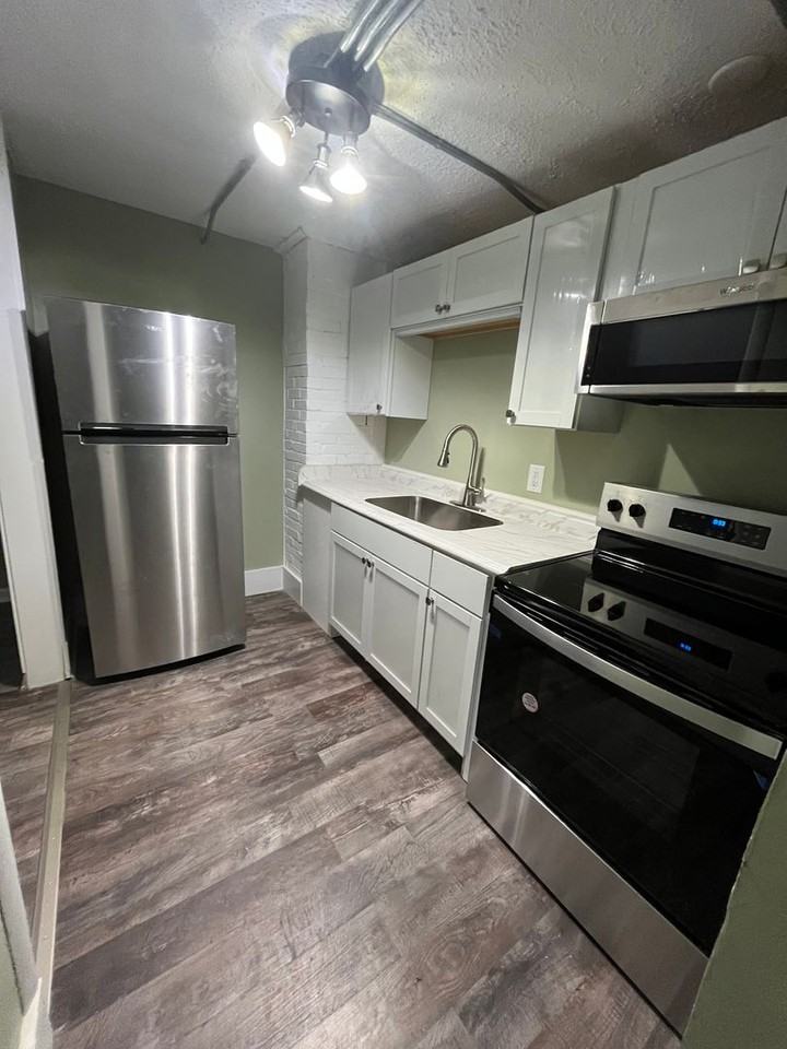 318 S Gibson St - Photo 2 of 4