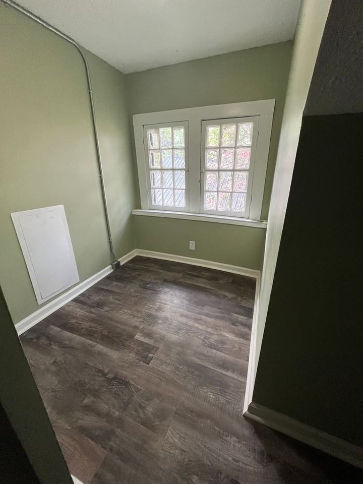 318 S Gibson St - Photo 3 of 4