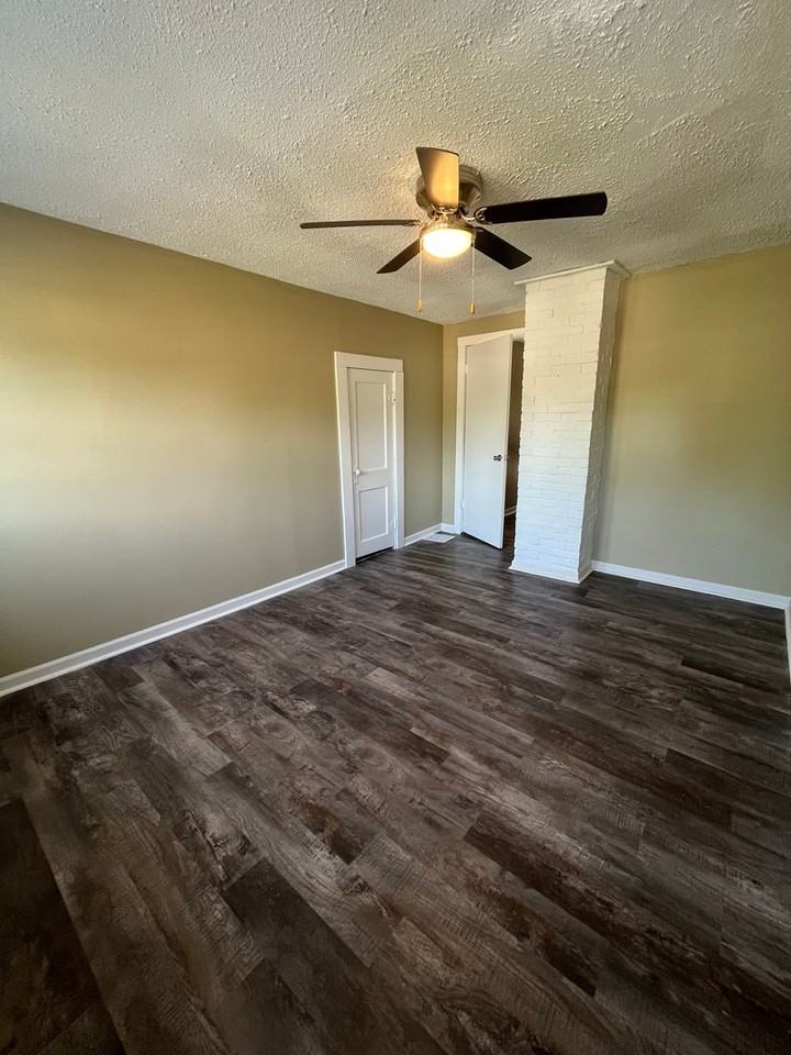 318 S Gibson St - Photo 4 of 4