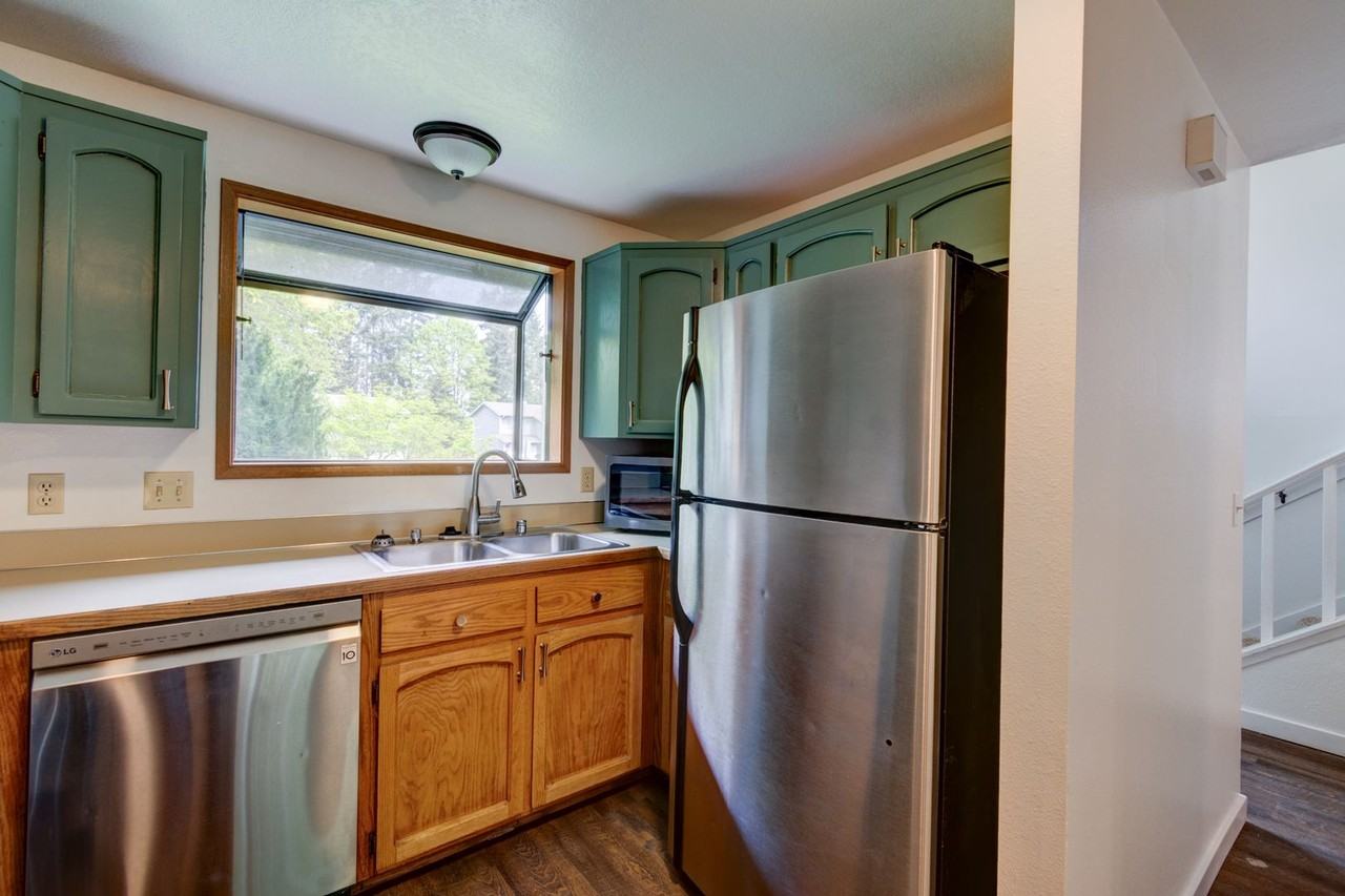 1282 Nw Lanyard Loop #2 - Photo 5 of 28