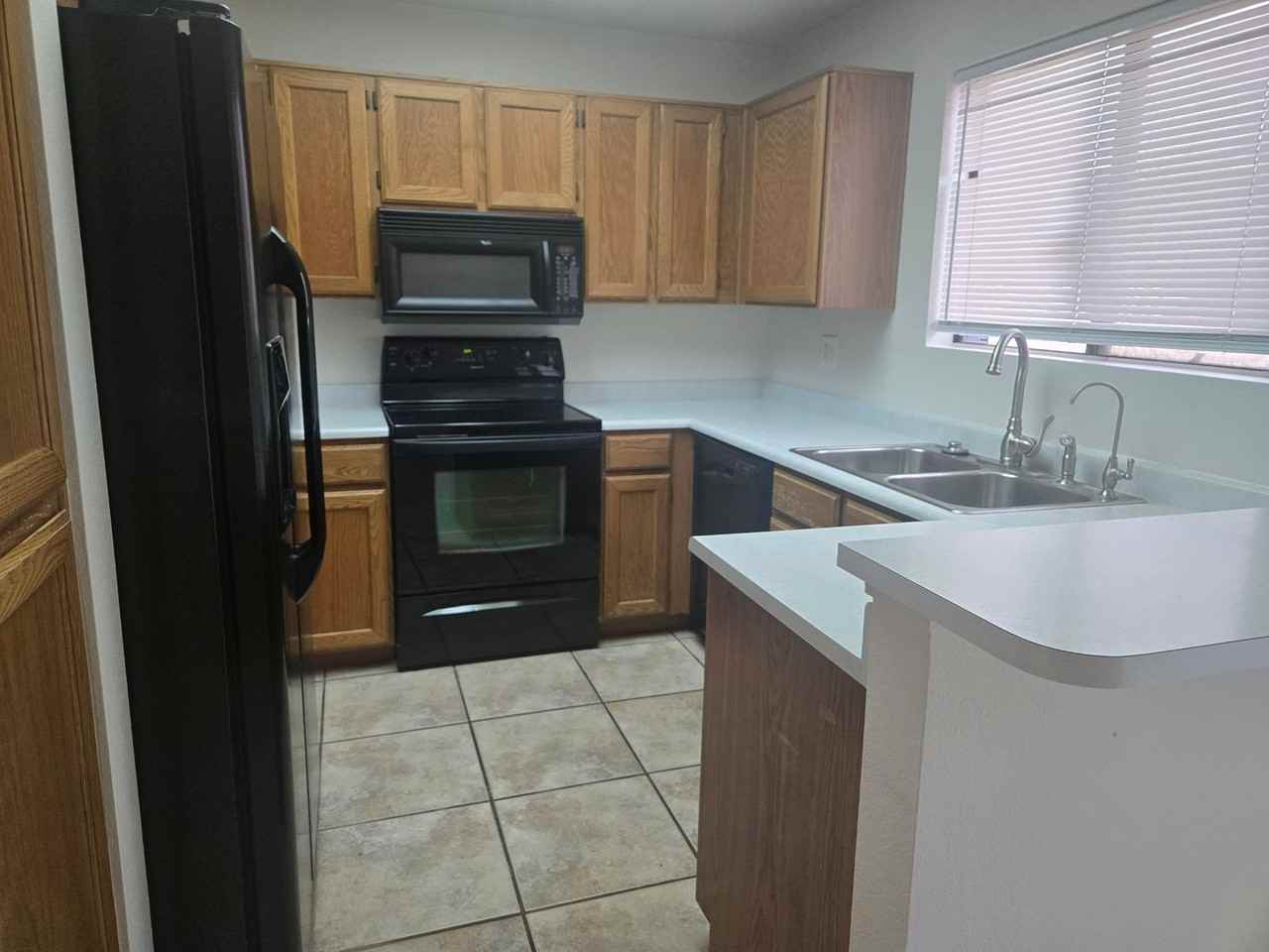 2955 N Oregon St - Photo 6 of 27