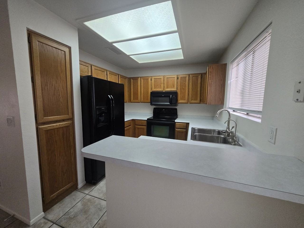 2955 N Oregon St - Photo 7 of 27