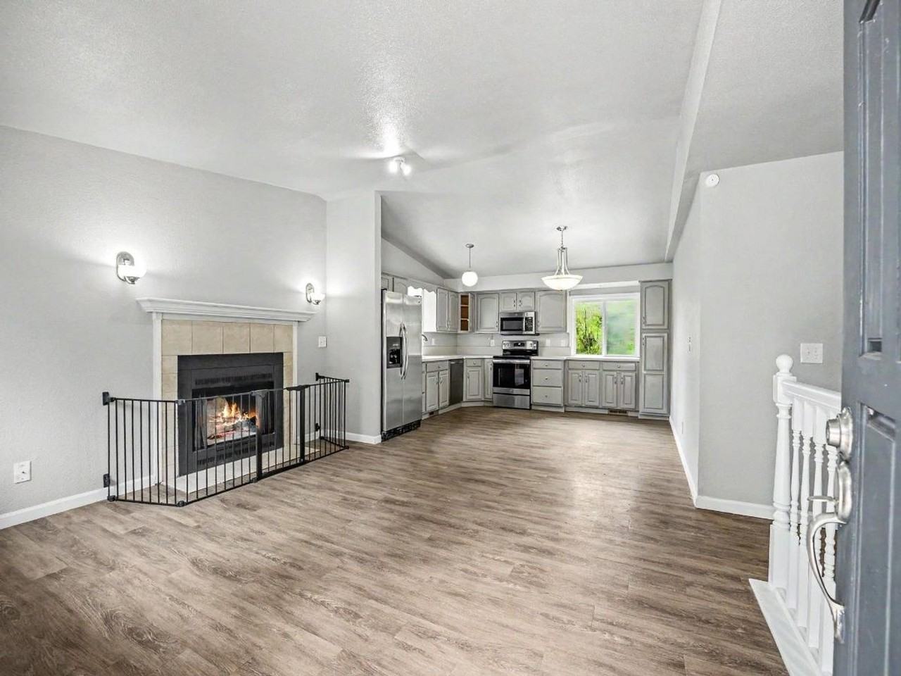 6849 41st Ave Se - Photo 3 of 49