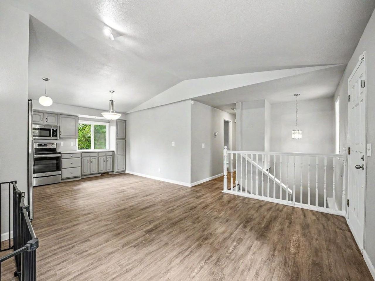 6849 41st Ave Se - Photo 4 of 49