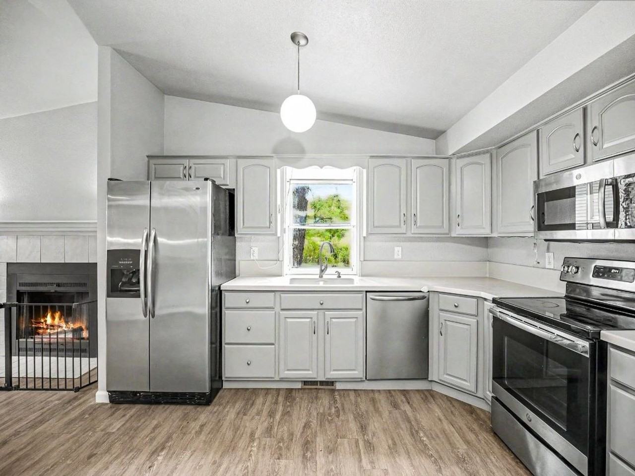 6849 41st Ave Se - Photo 5 of 49