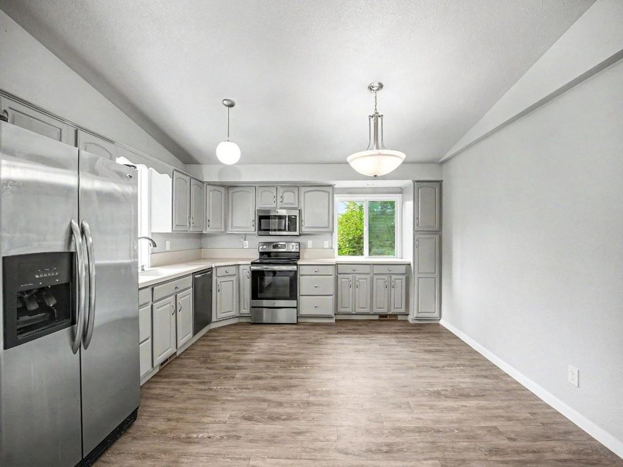 6849 41st Ave Se - Photo 7 of 49