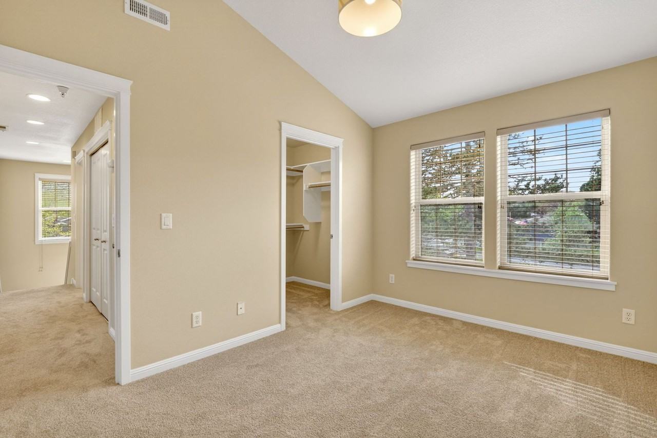 Eastman Parkway Townhouses - Photo 4 of 45