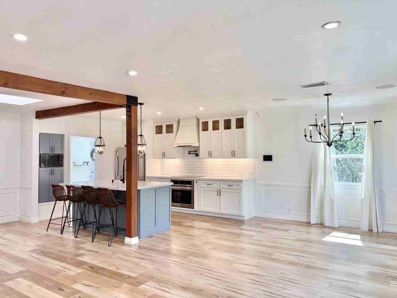 5542 Radford Ave - Photo 4 of 13