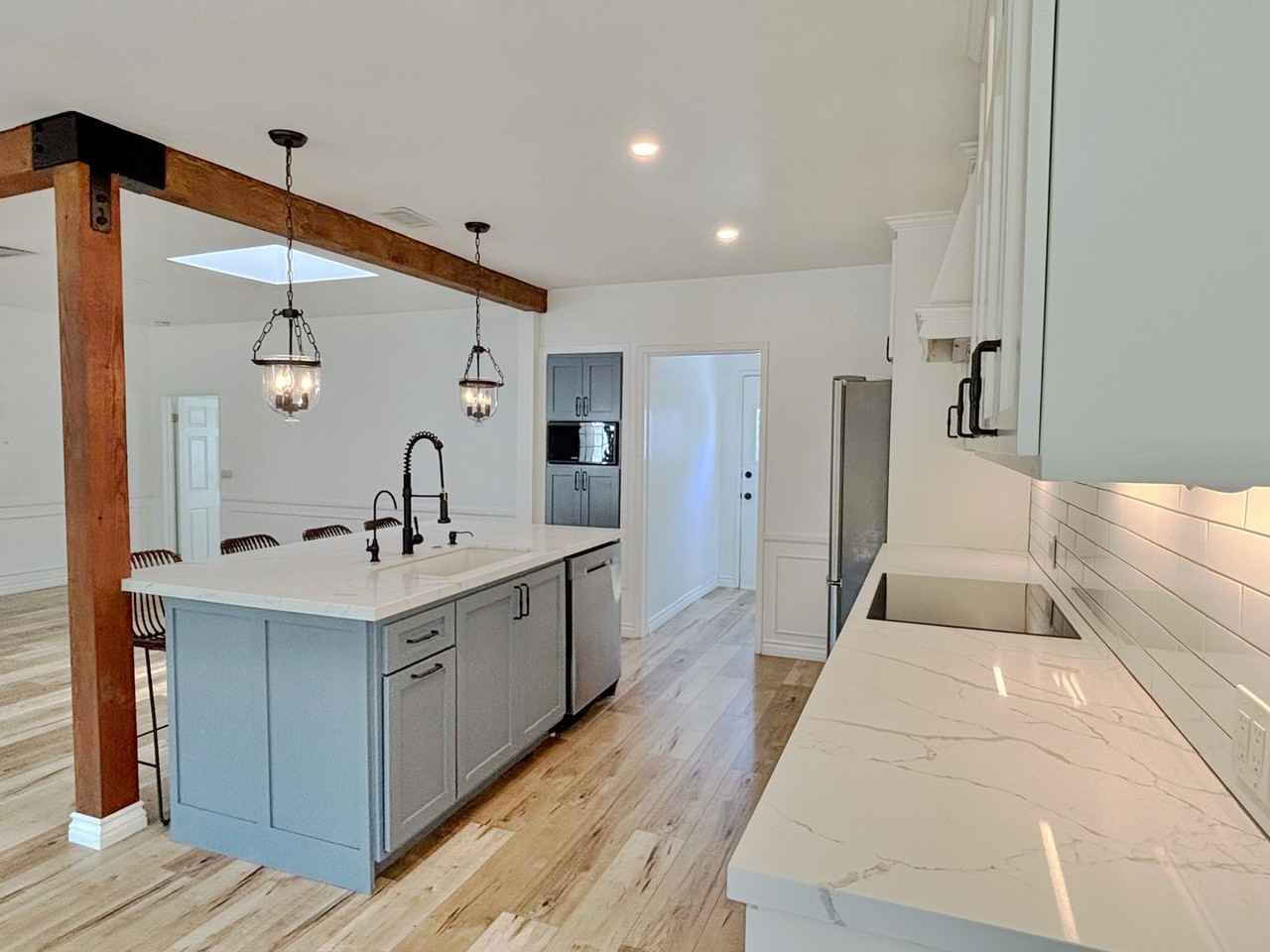 5542 Radford Ave - Photo 5 of 13