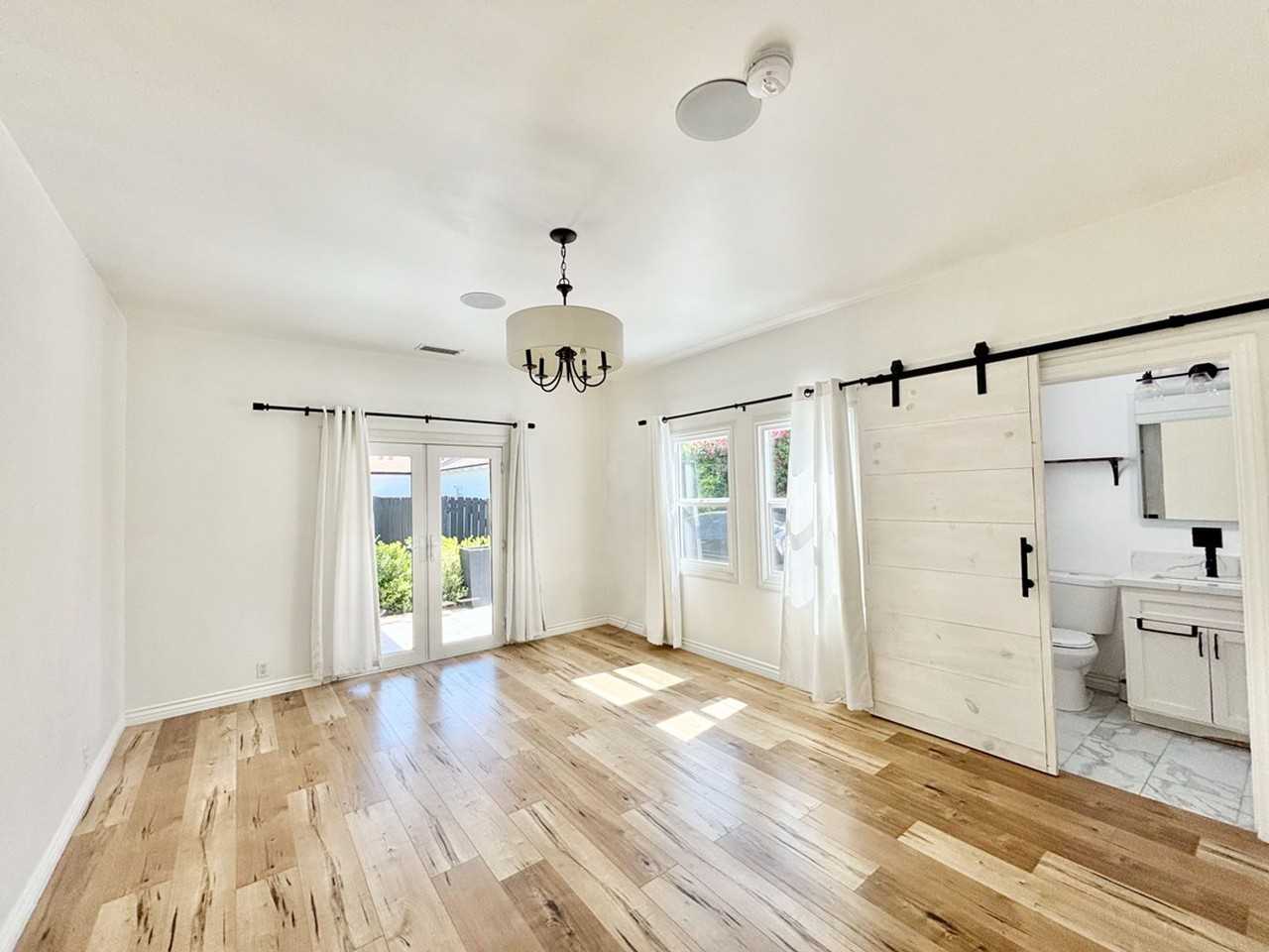 5542 Radford Ave - Photo 6 of 13