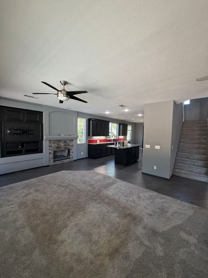 885 Alsace Dr - Photo 4 of 50