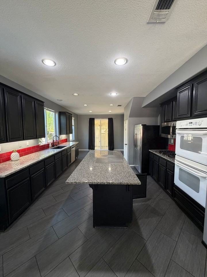 885 Alsace Dr - Photo 6 of 50